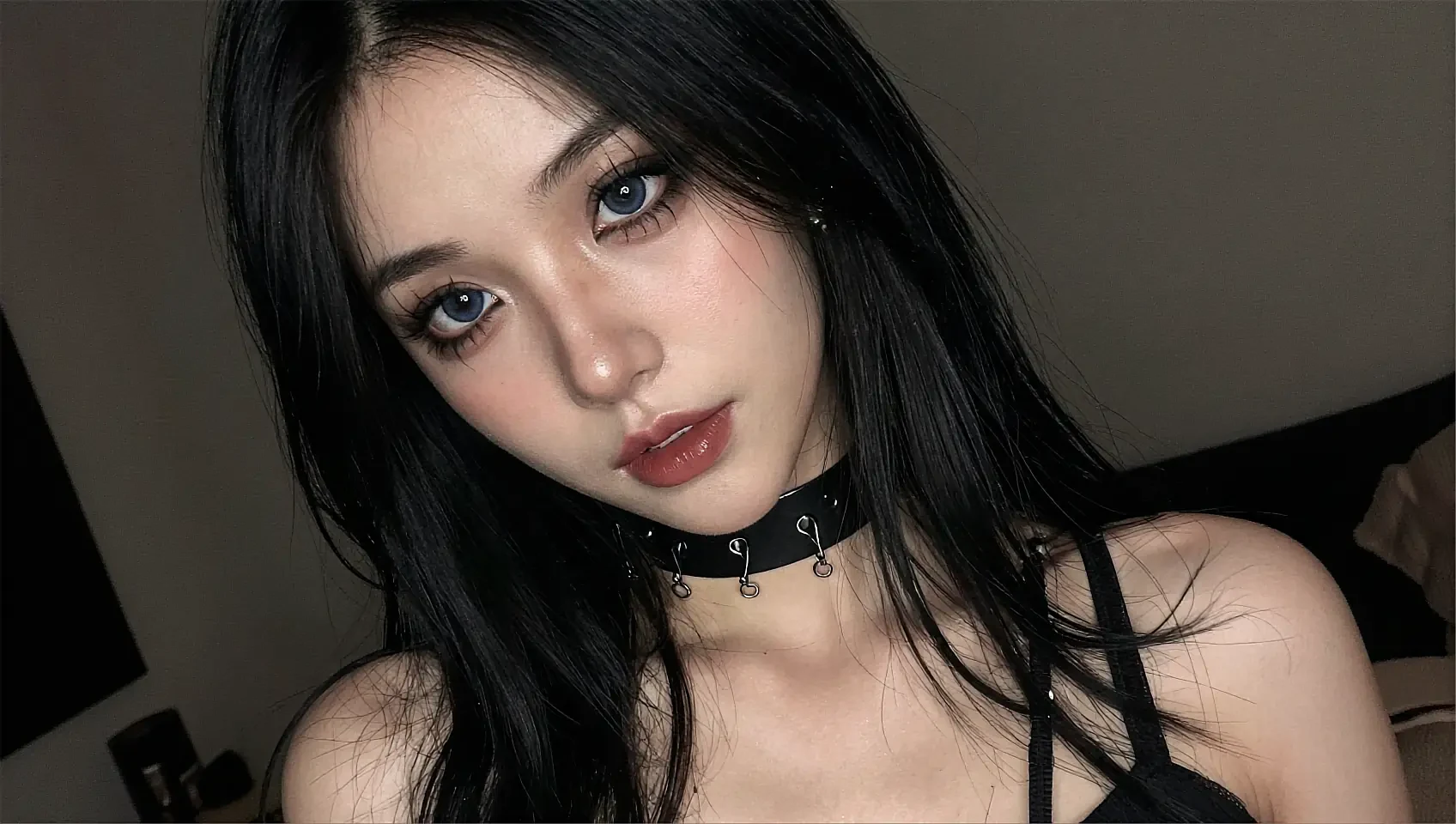 Wide selfie frame closing the romantic AI selfies page